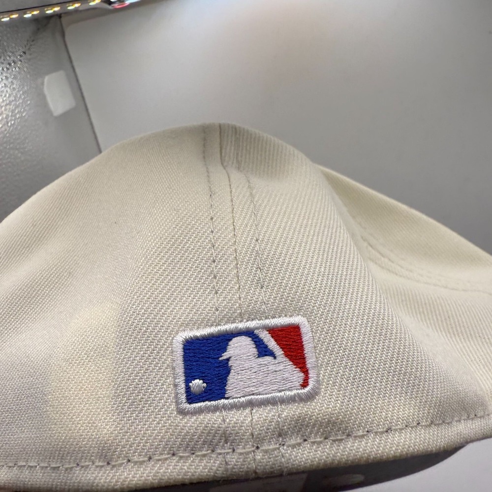 New Era 59Fifty Chicago Cubs Floral Brim Cream Fitted Hat Size 7 1/2 - Picture 3 of 5